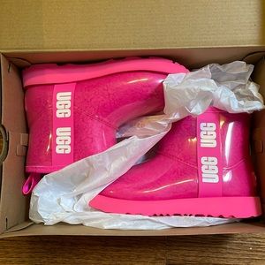 BRAND NEW Ugg kids’ classic clear mini II kids 13 taffy pink
